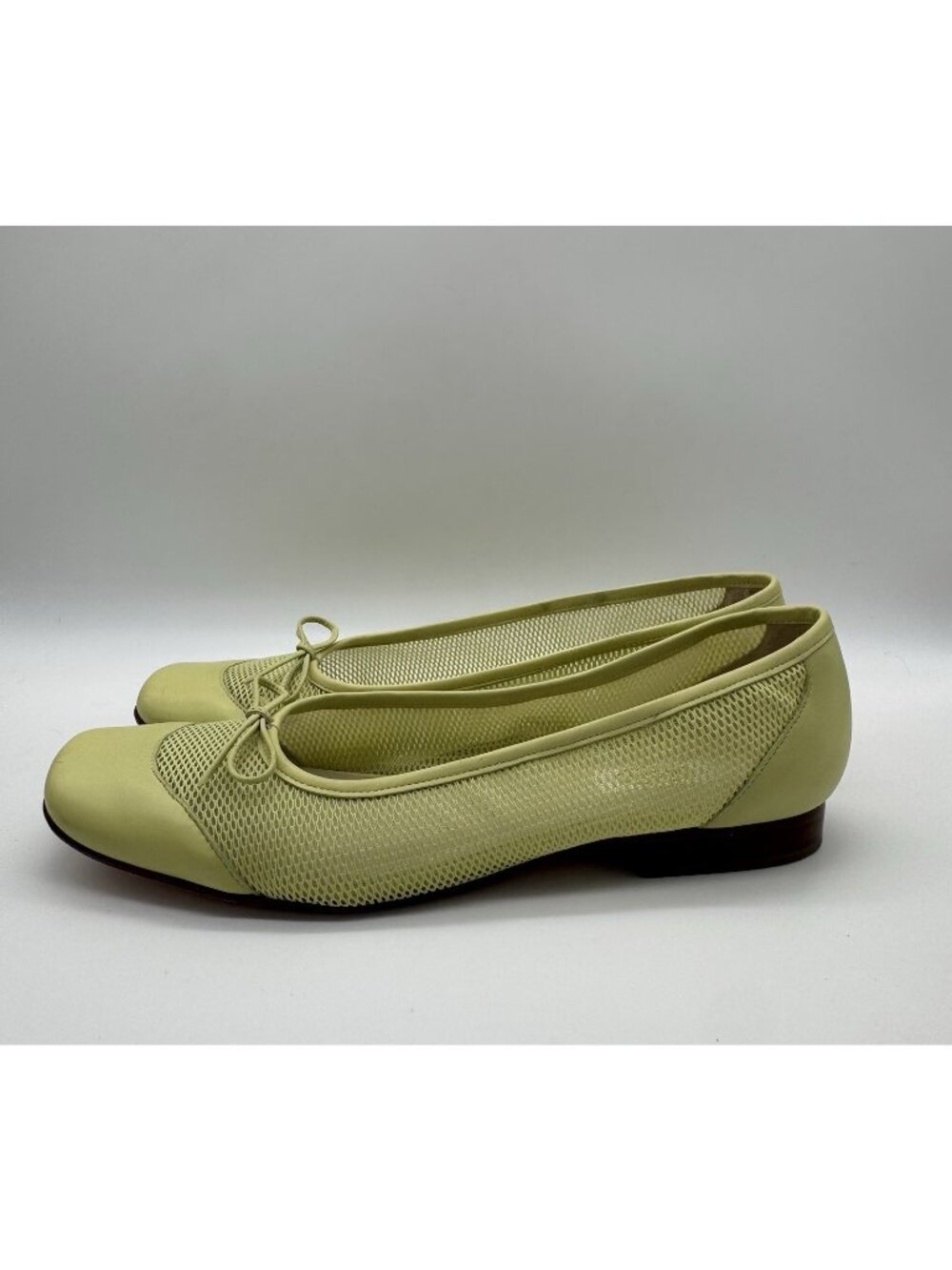 Vintage Talbots Size 10B Chartreuse Green Bow Square Round Toe Ballet Flats
